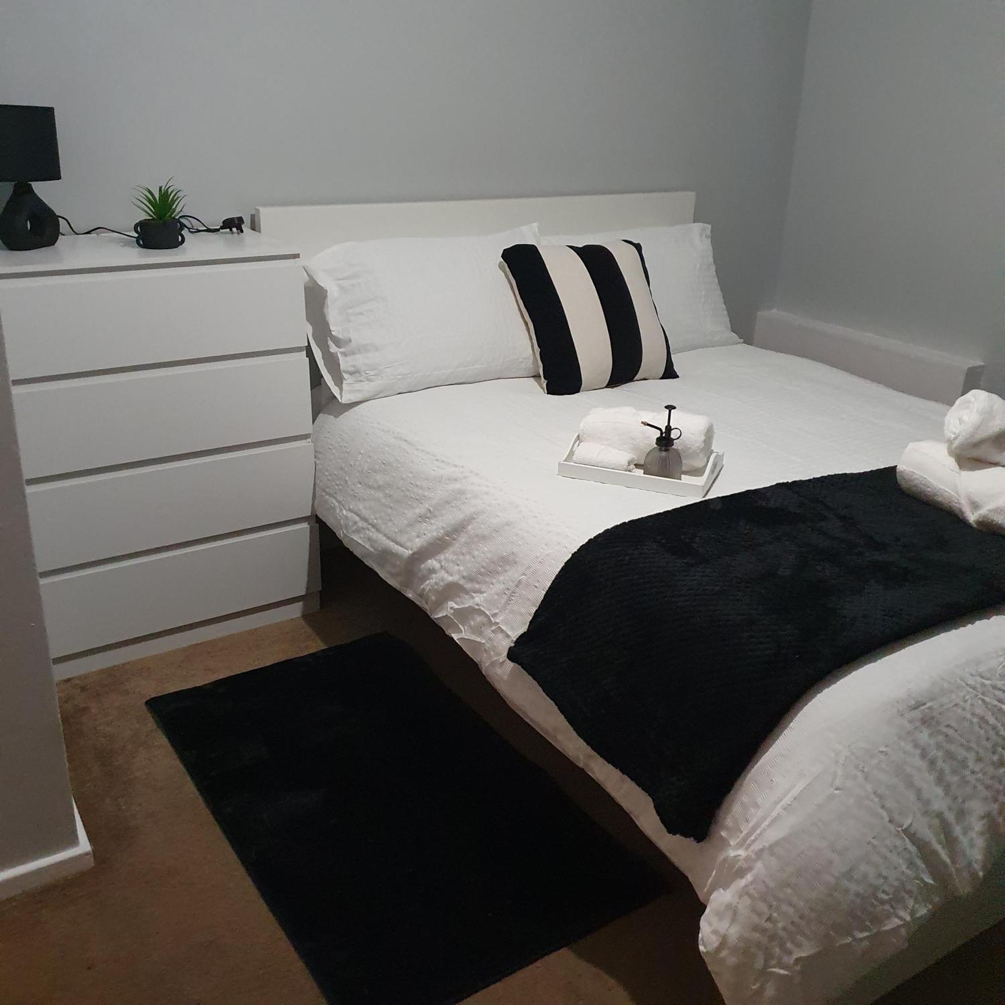 Yolo House Hotel Лондон Екстериор снимка