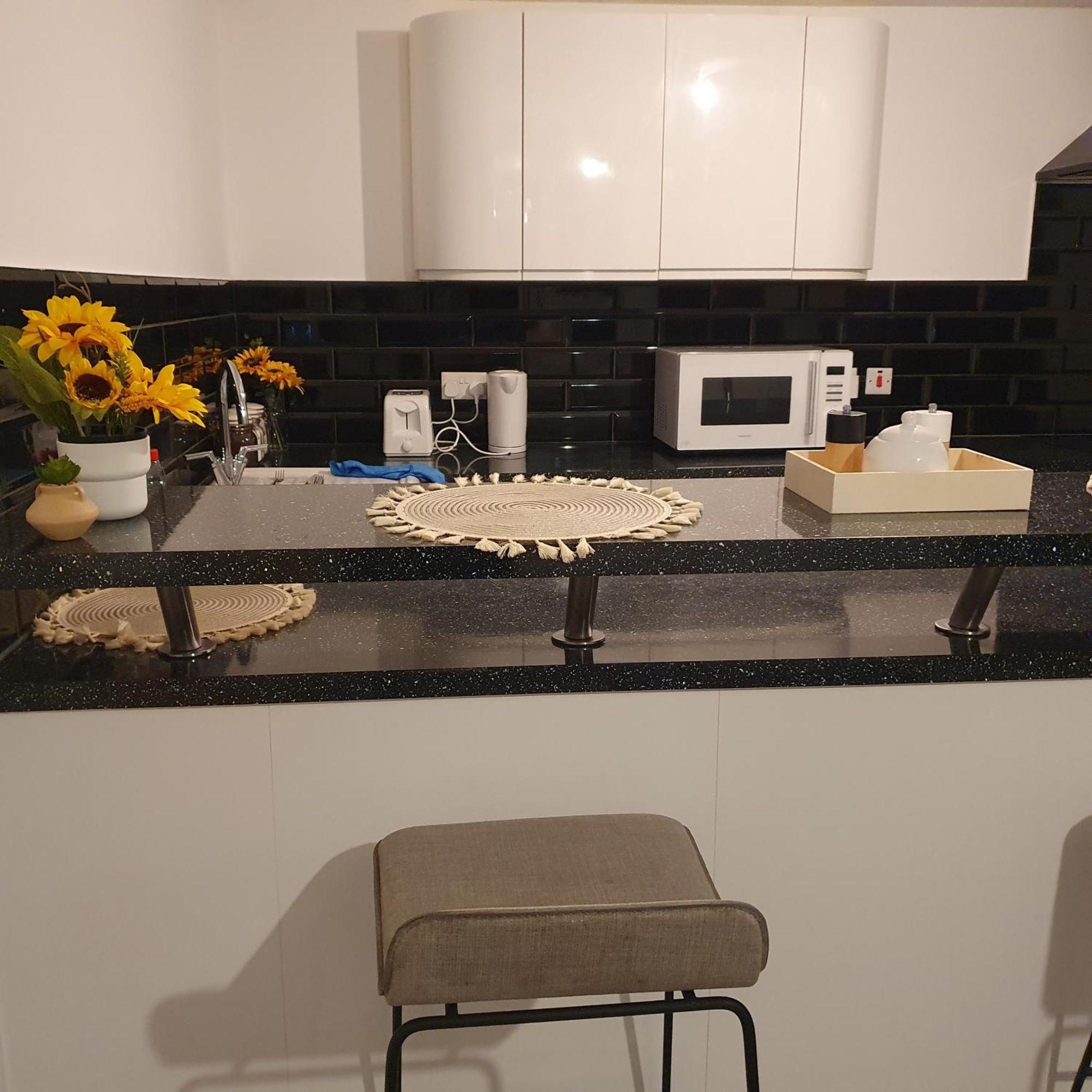 Yolo House Hotel Лондон Екстериор снимка